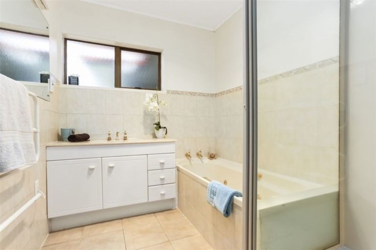Photo of property in 17 Frank Evans Place, Henderson, Auckland, 0610