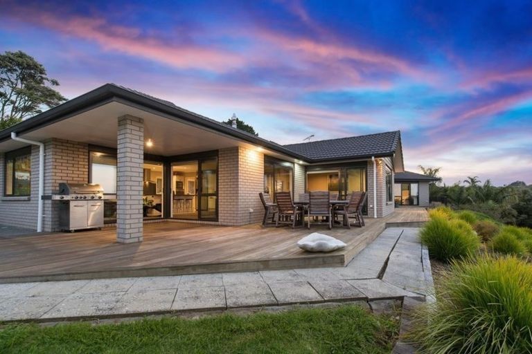 Photo of property in 81 Vaughans Road, Okura, Albany, 0792