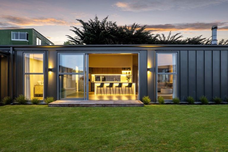 Photo of property in 13 Barnfields Close, Halswell, Christchurch, 8025