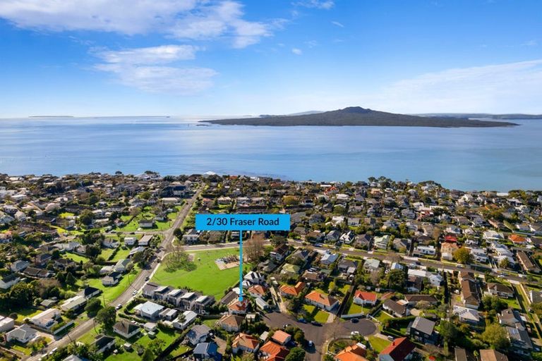 Photo of property in 2/30 Fraser Road, Narrow Neck, Auckland, 0624
