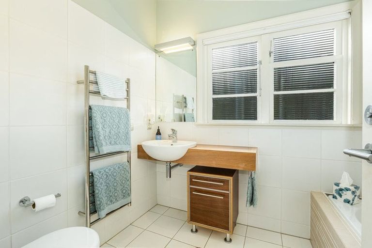 Photo of property in 33 Cheviot Road, Lowry Bay, Lower Hutt, 5013