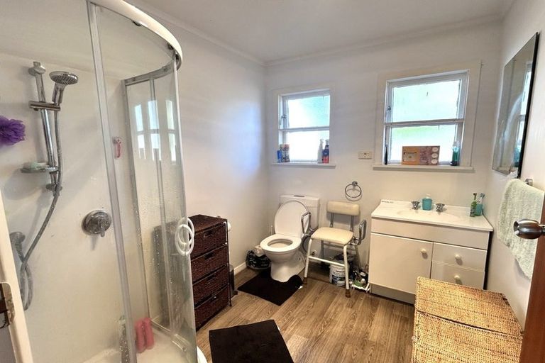 Photo of property in 6 Ngahina Street, Paraparaumu, 5032