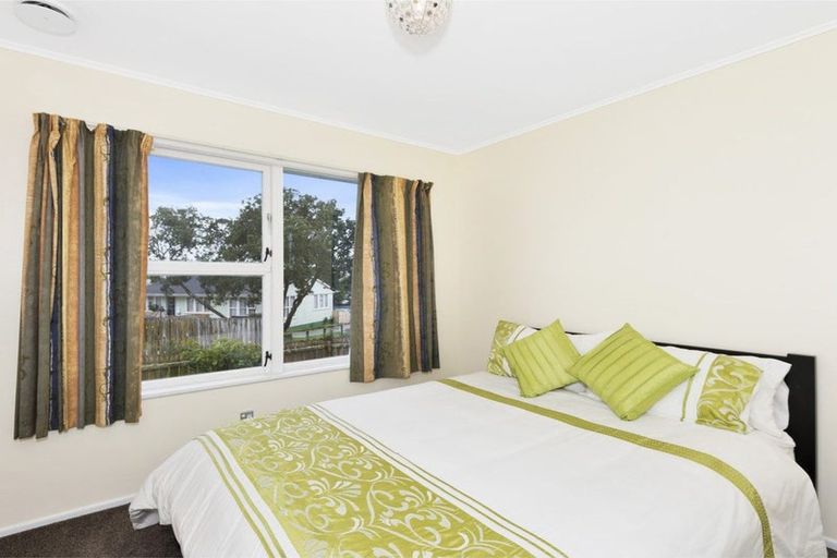 Photo of property in 22 Manapouri Place, Pakuranga Heights, Auckland, 2010