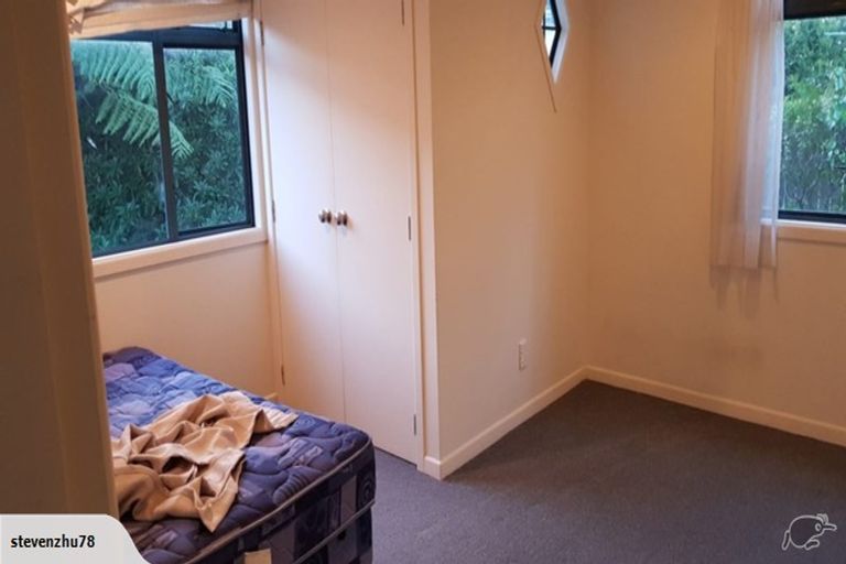 Photo of property in 152a Newlands Road, Newlands, Wellington, 6037