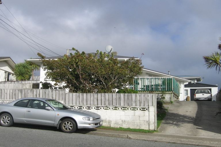 Photo of property in 43 Mark Avenue, Paparangi, Wellington, 6037