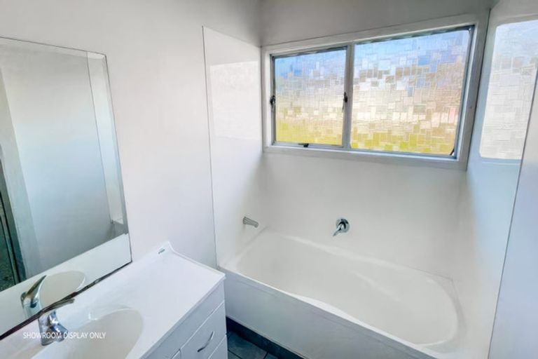 Photo of property in 1 Ballial Place, West Harbour, Auckland, 0618