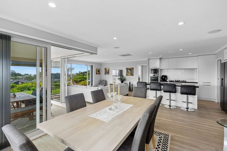 Photo of property in 15 Seaview Crescent, Hatfields Beach, Orewa, 0931