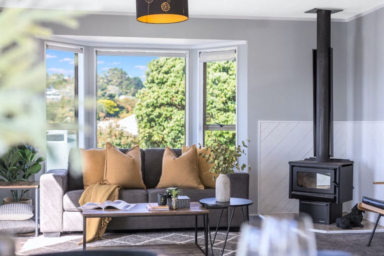 Photo of property in 16 Parkinson Close, Whitby, Porirua, 5024