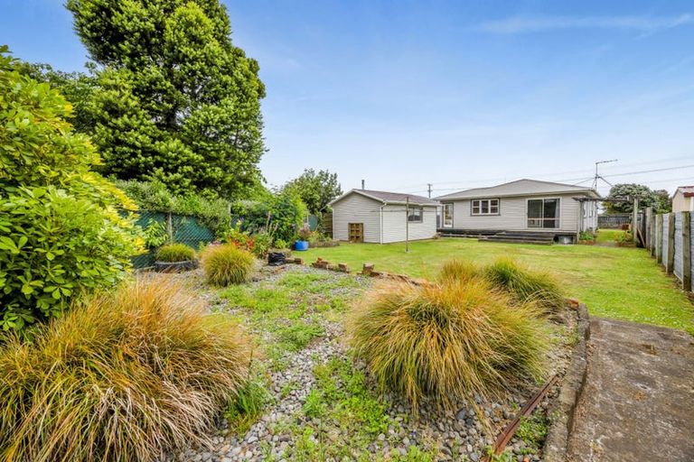 Photo of property in 9 Manawapou Road, Hawera, 4610