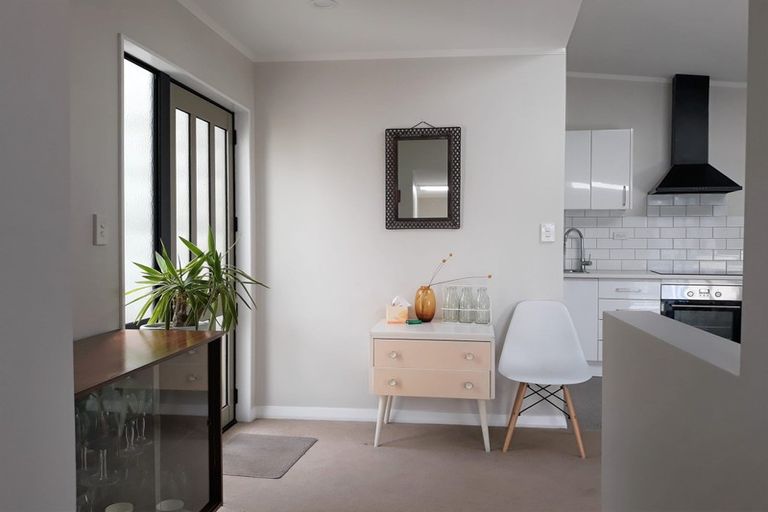 Photo of property in 7a Countess Close, Maupuia, Wellington, 6022