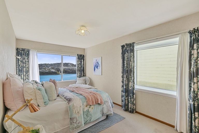 Photo of property in 133 Akaroa Drive, Maupuia, Wellington, 6022