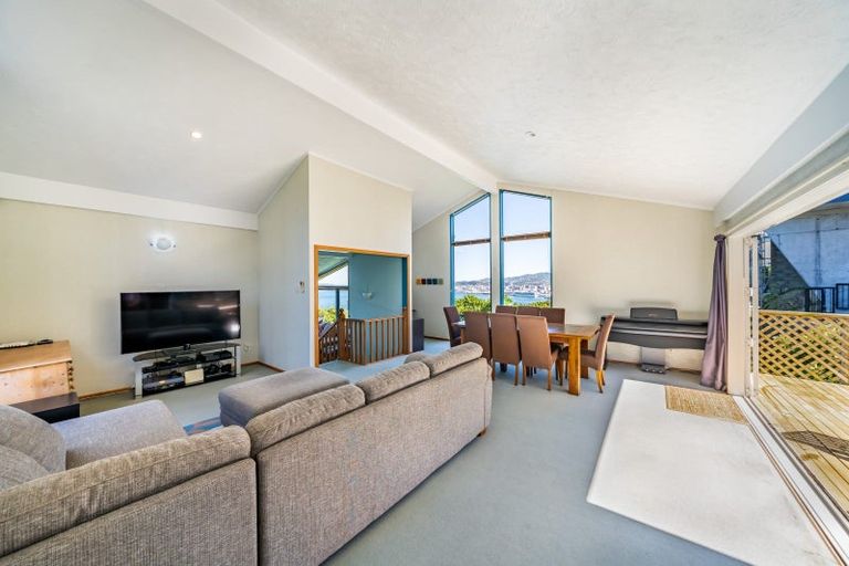 Photo of property in 16 Shalimar Crescent, Khandallah, Wellington, 6035