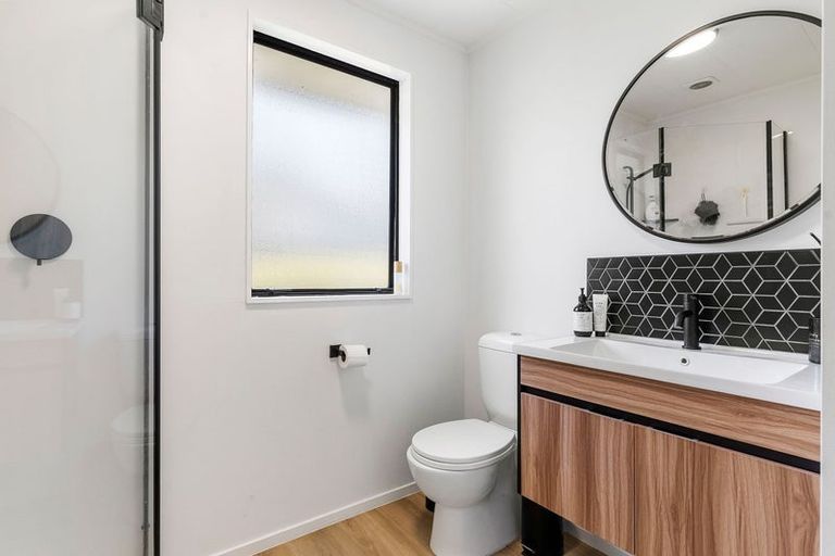 Photo of property in 2/63a Colwill Road, Massey, Auckland, 0614