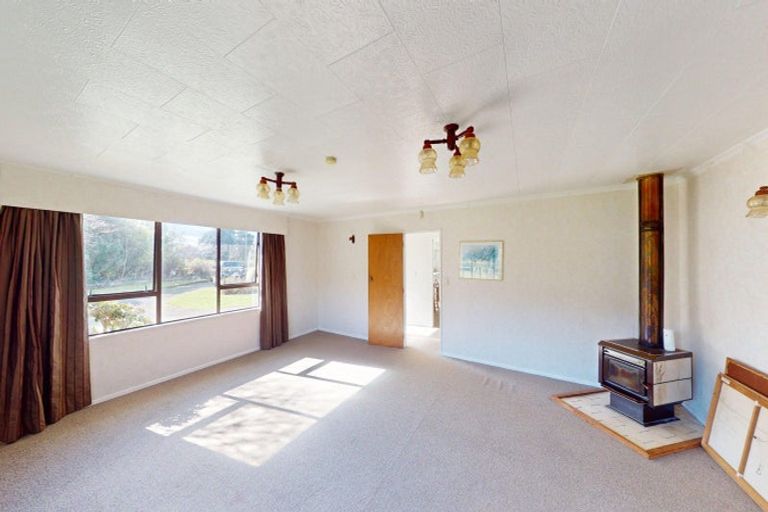 Photo of property in 292 Heatherlea Road East, Levin, 5571