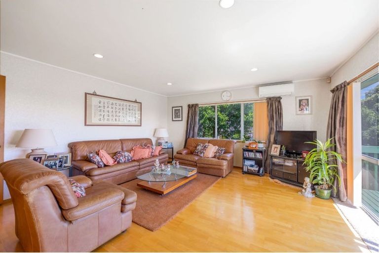 Photo of property in 10 Manutara Avenue, Forrest Hill, Auckland, 0620