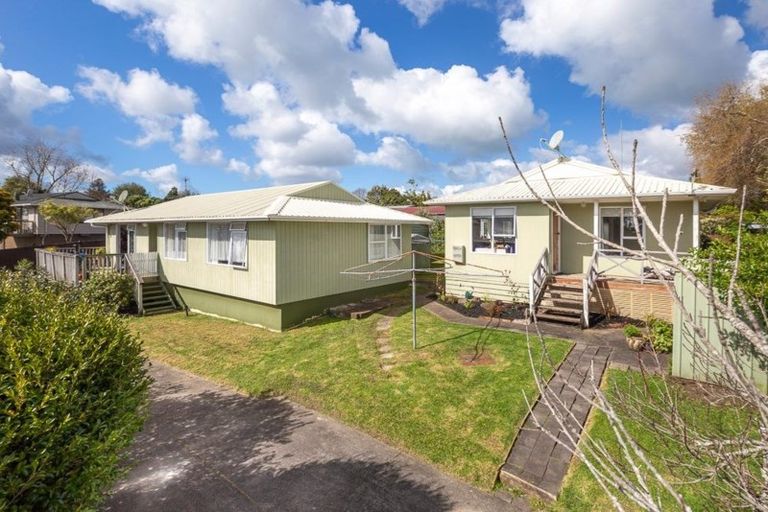 Photo of property in 5 Rapaki Place, Te Atatu Peninsula, Auckland, 0610