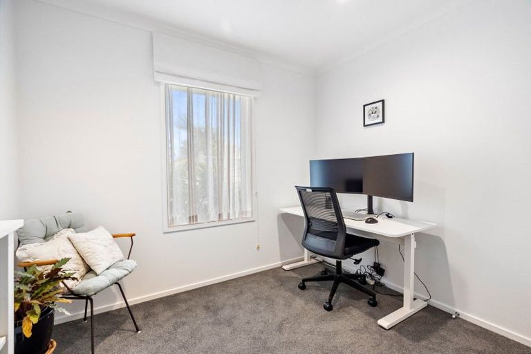 Photo of property in 25 Waitemata Drive, One Tree Point, 0118