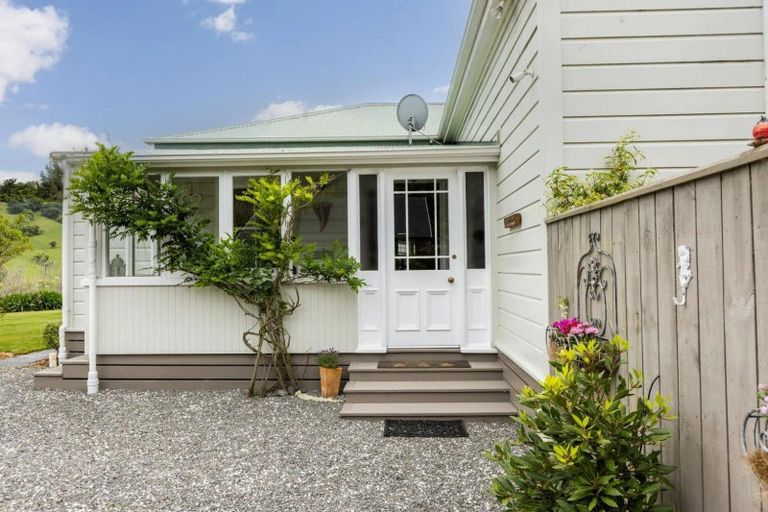 Photo of property in 52 Waipuka Road, Waimarama, Havelock North, 4294