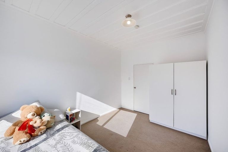 Photo of property in 2 Avondale Road, Taradale, Napier, 4112