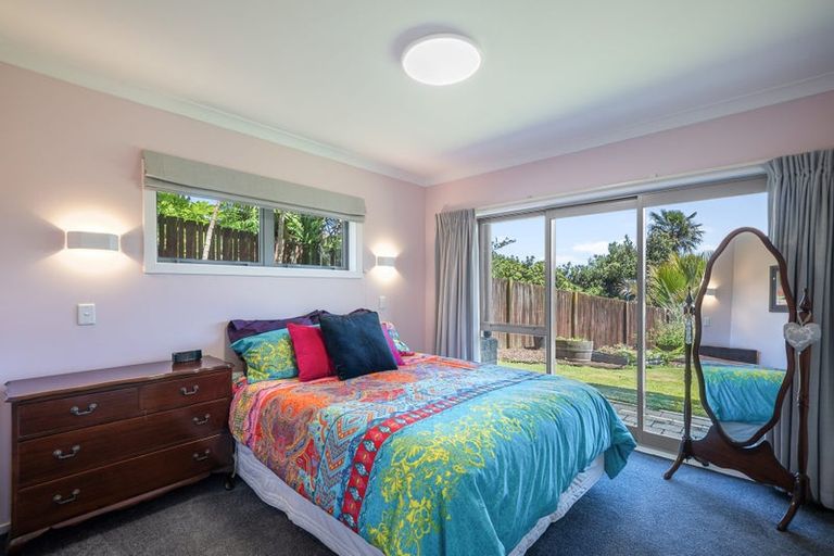 Photo of property in 64 Kotare Street, Waikanae, 5036