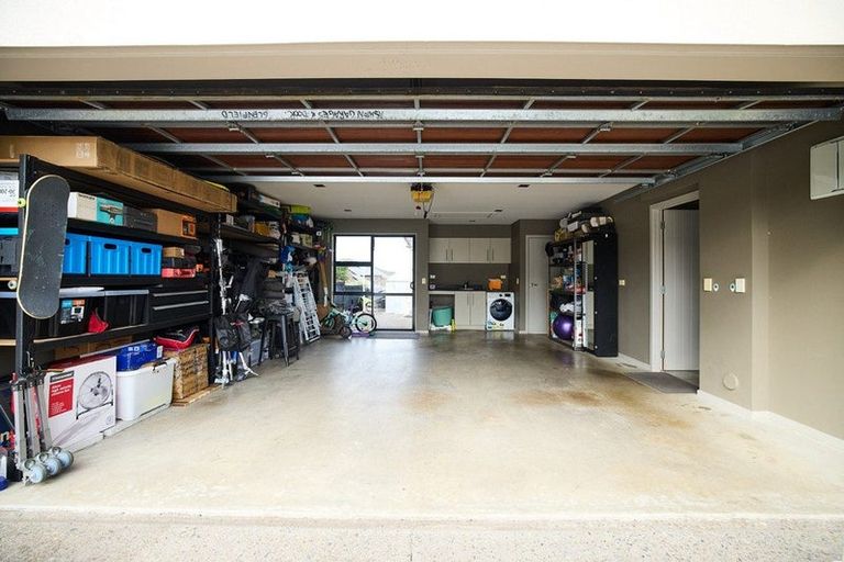 Photo of property in 17 Fernloche Place, Flat Bush, Auckland, 2016