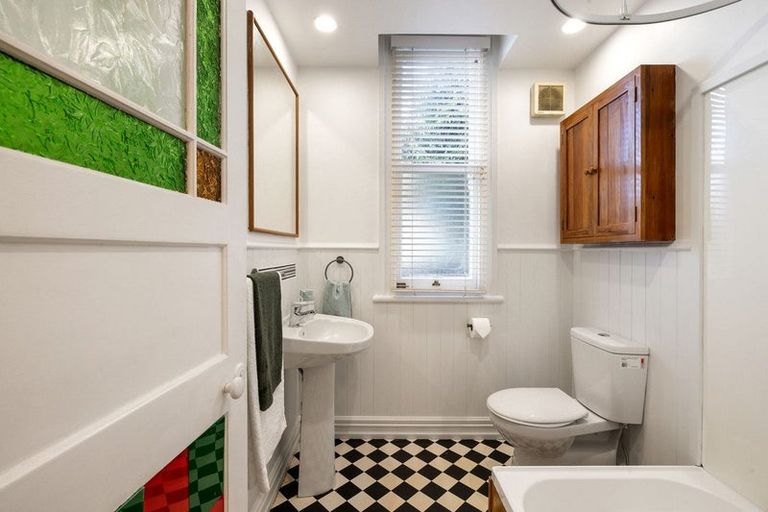 Photo of property in 128 Victoria Street, Cambridge, 3434