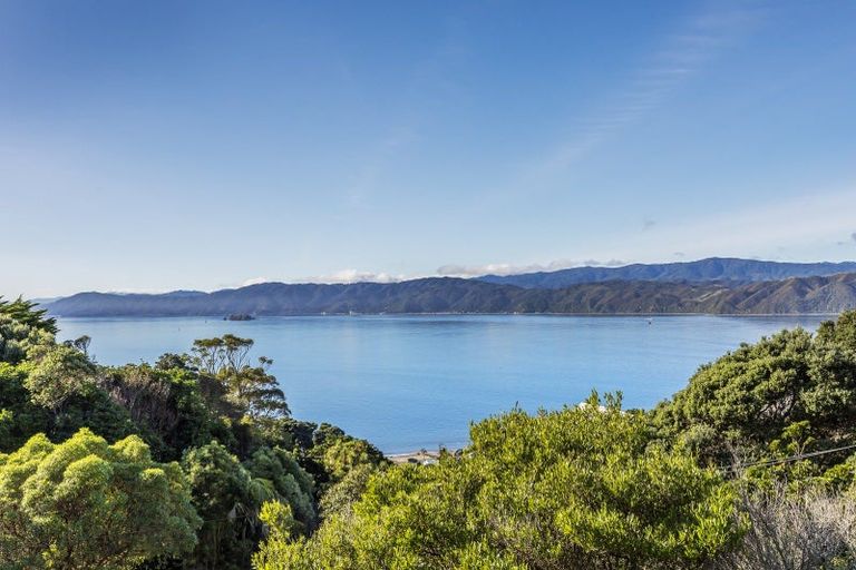 Photo of property in 10a Fettes Crescent, Seatoun, Wellington, 6022