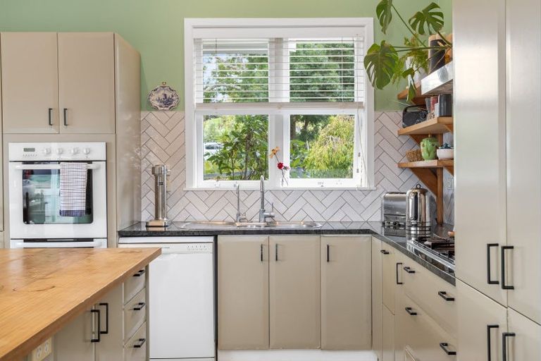 Photo of property in 376 Taiapa Road, Muriwai, Waimauku, 0881