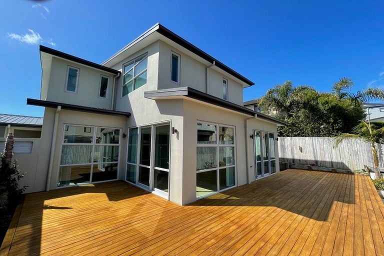 Photo of property in 8 Mana Lane, Pinehill, Auckland, 0632