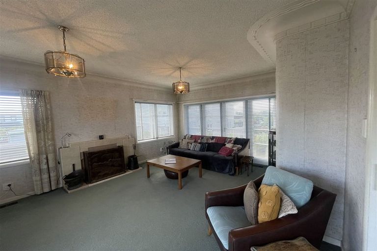 Photo of property in 90 Roberts Road, Te Atatu South, Auckland, 0610