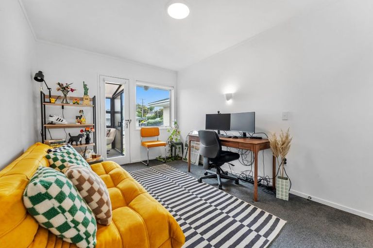 Photo of property in 2/86 Archers Road, Glenfield, Auckland, 0629