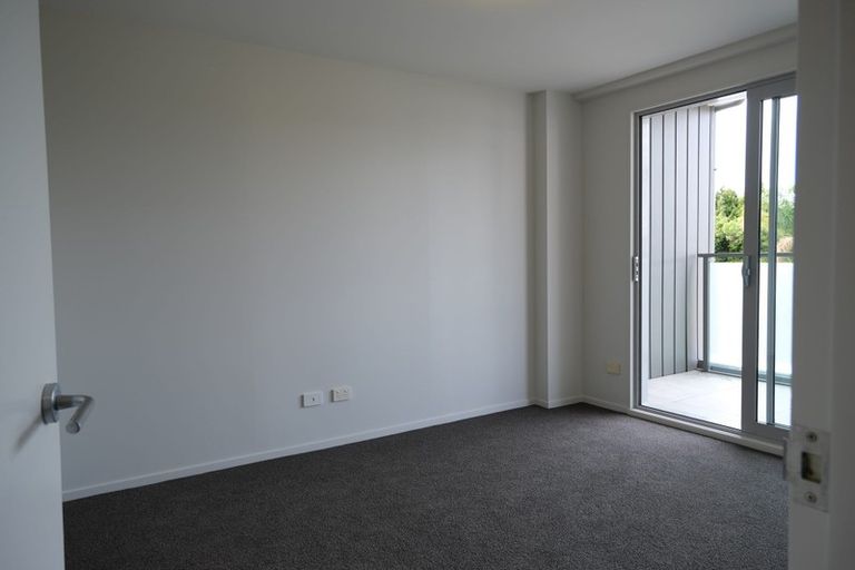 Photo of property in 2/8 Shakespeare Road, Milford, Auckland, 0620