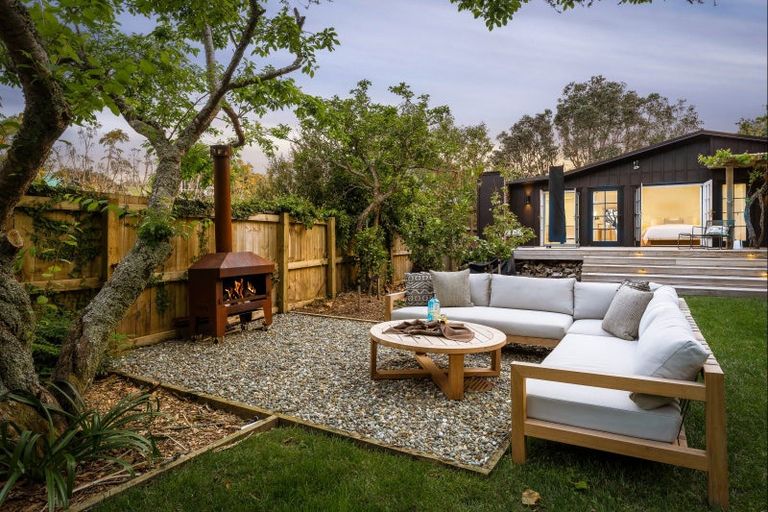 Photo of property in 74 Clinton Road, Tawharanui Peninsula, Matakana, 0986