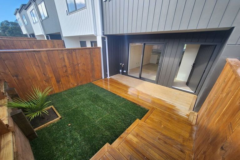 Photo of property in 105 Trias Road, Totara Vale, Auckland, 0629