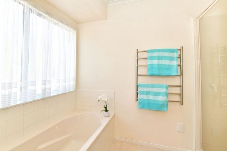 Photo of property in 36 Kath Hopper Drive, Orewa, 0931