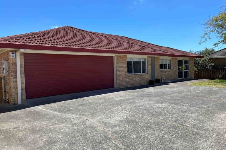 Photo of property in 2/327 Botany Road, Golflands, Auckland, 2013
