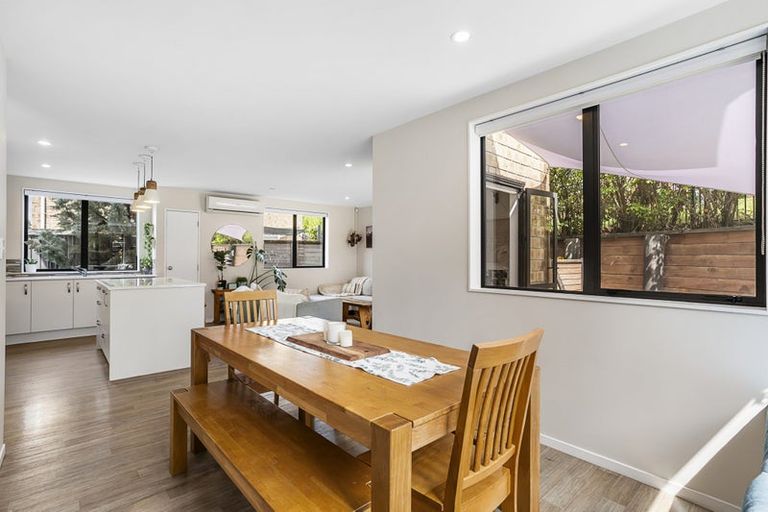 Photo of property in 112 Grand Drive, Orewa, 0931