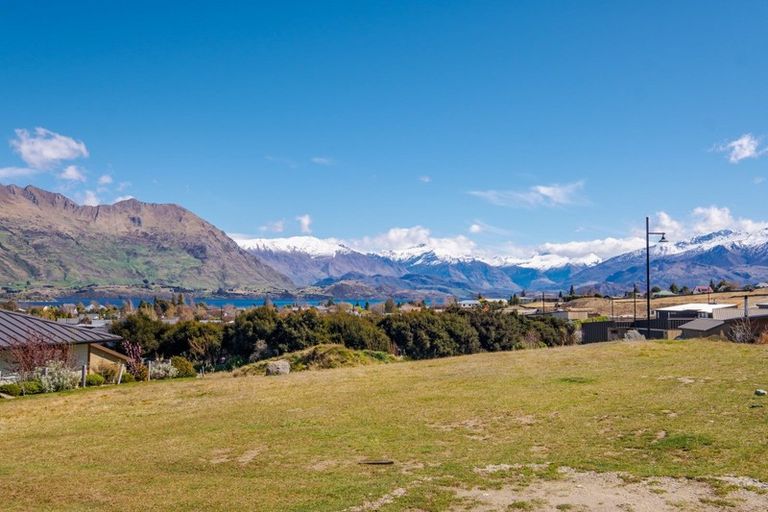 Photo of property in 5 Karearea Rise, Wanaka, 9305