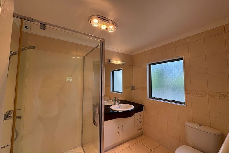 Photo of property in 12 Mangerton Lane, East Tamaki Heights, Auckland, 2016