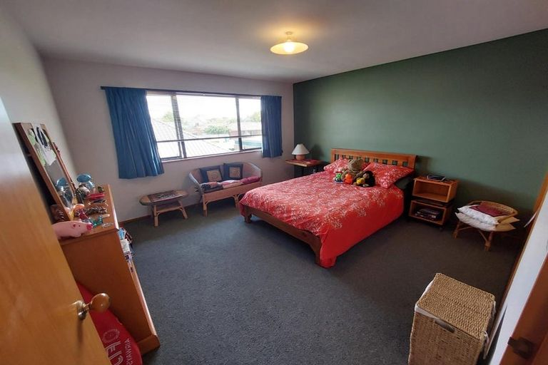 Photo of property in 7 Derenzy Place, Avonhead, Christchurch, 8042