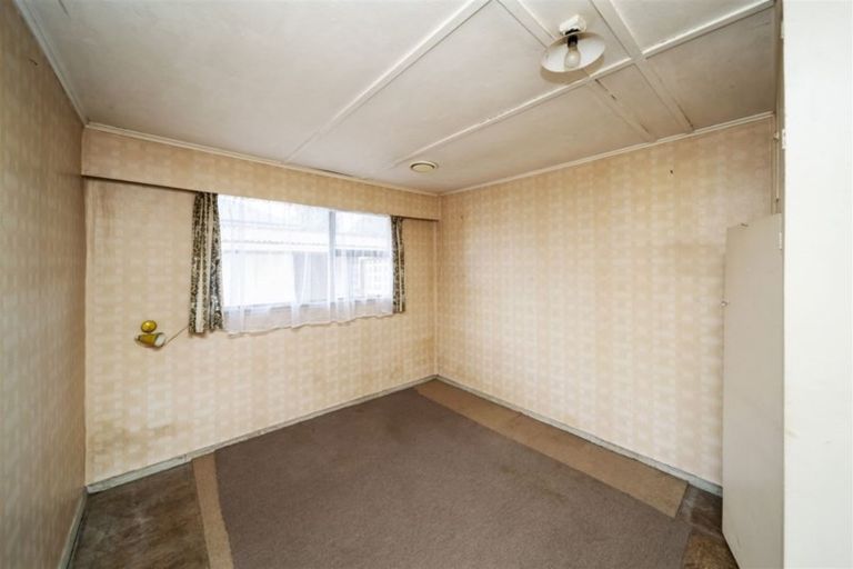 Photo of property in 1 Tawhiti Road, Hawera, 4610