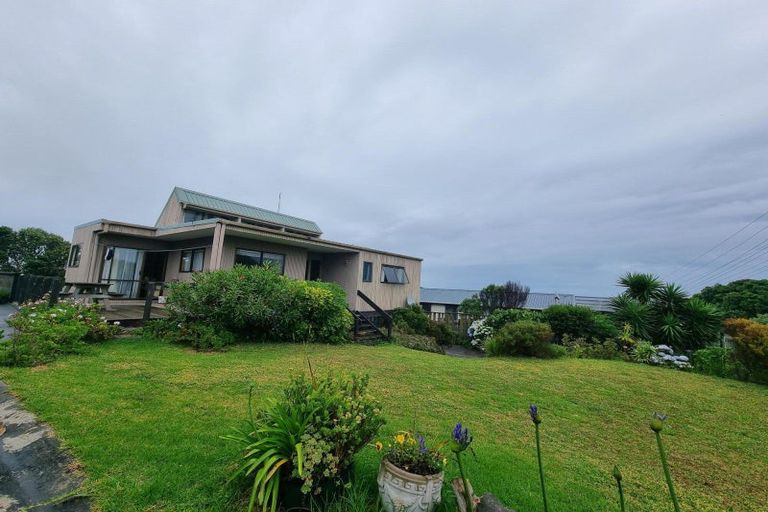 Photo of property in 11 Ripiro Drive, Baylys Beach, Dargaville, 0377
