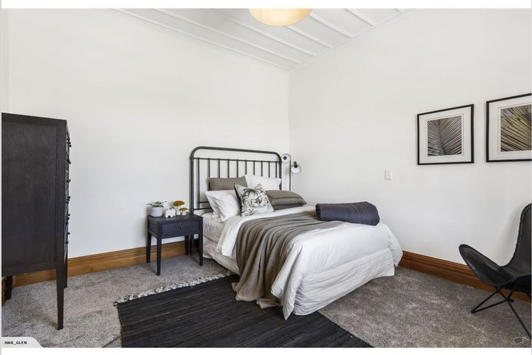 Photo of property in 12 Rodney Road, Northcote Point, Auckland, 0627