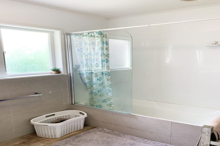 Photo of property in 44 Rimutaka Place, Titirangi, Auckland, 0604