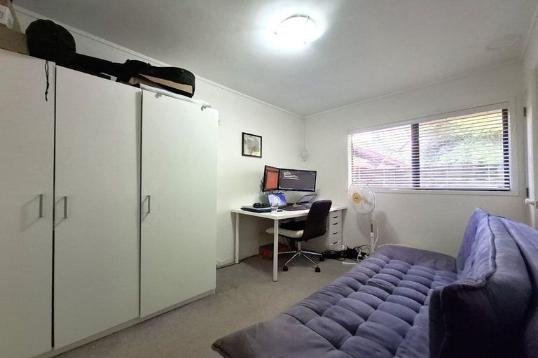 Photo of property in 1/72 Lake Road, Northcote, Auckland, 0627