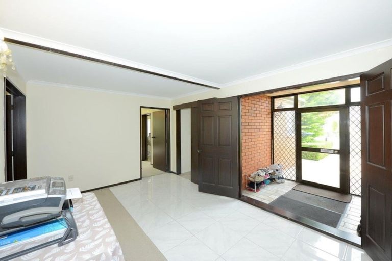 Photo of property in 2 Harkness Place, Avonhead, Christchurch, 8042