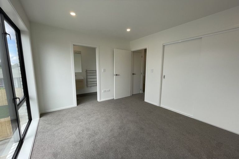 Photo of property in 2/12 Enderby Drive, Te Atatu Peninsula, Auckland, 0610