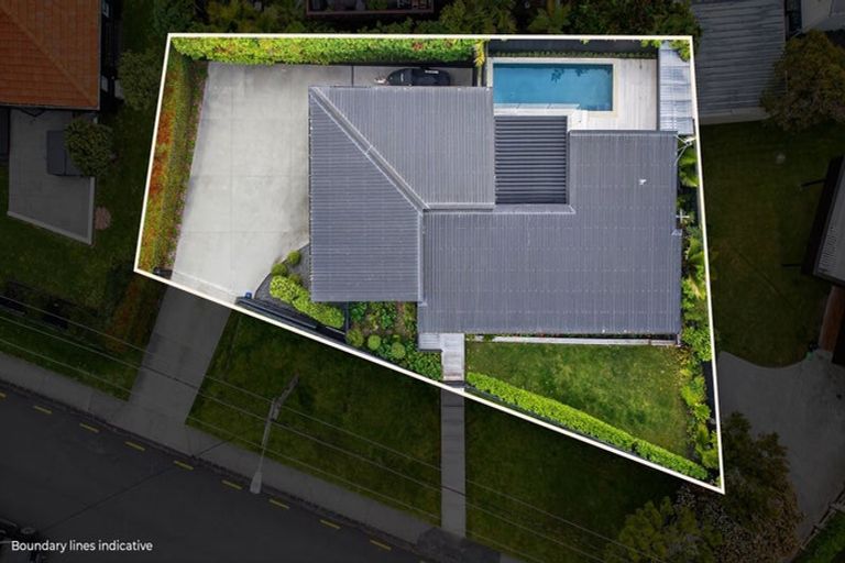 Photo of property in 1/517 Beach Road, Murrays Bay, Auckland, 0630