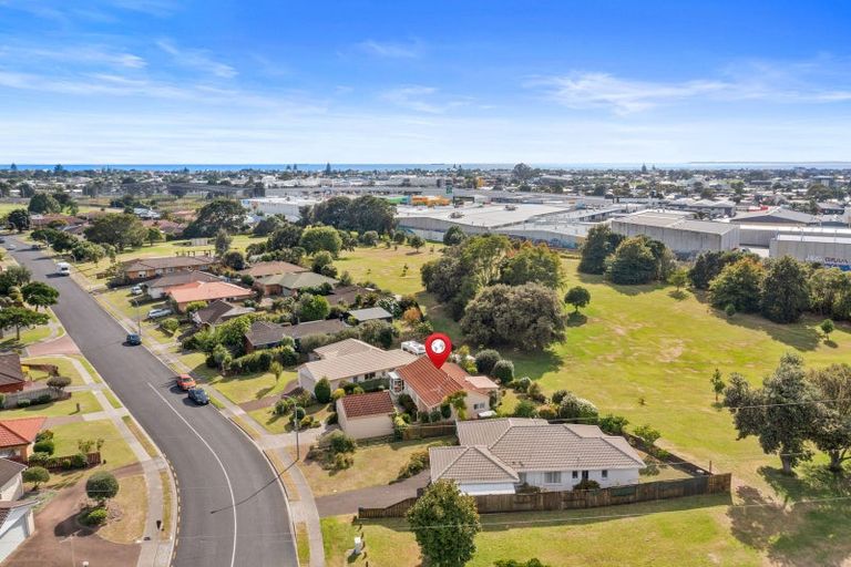 Photo of property in 33 Russley Drive, Mount Maunganui, 3116