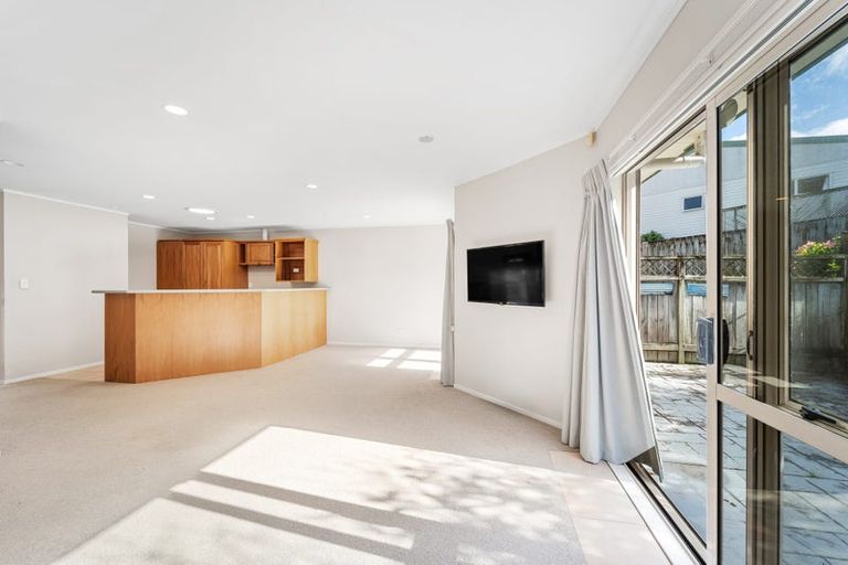 Photo of property in 14 Palmgreen Court, Stanmore Bay, Whangaparaoa, 0932